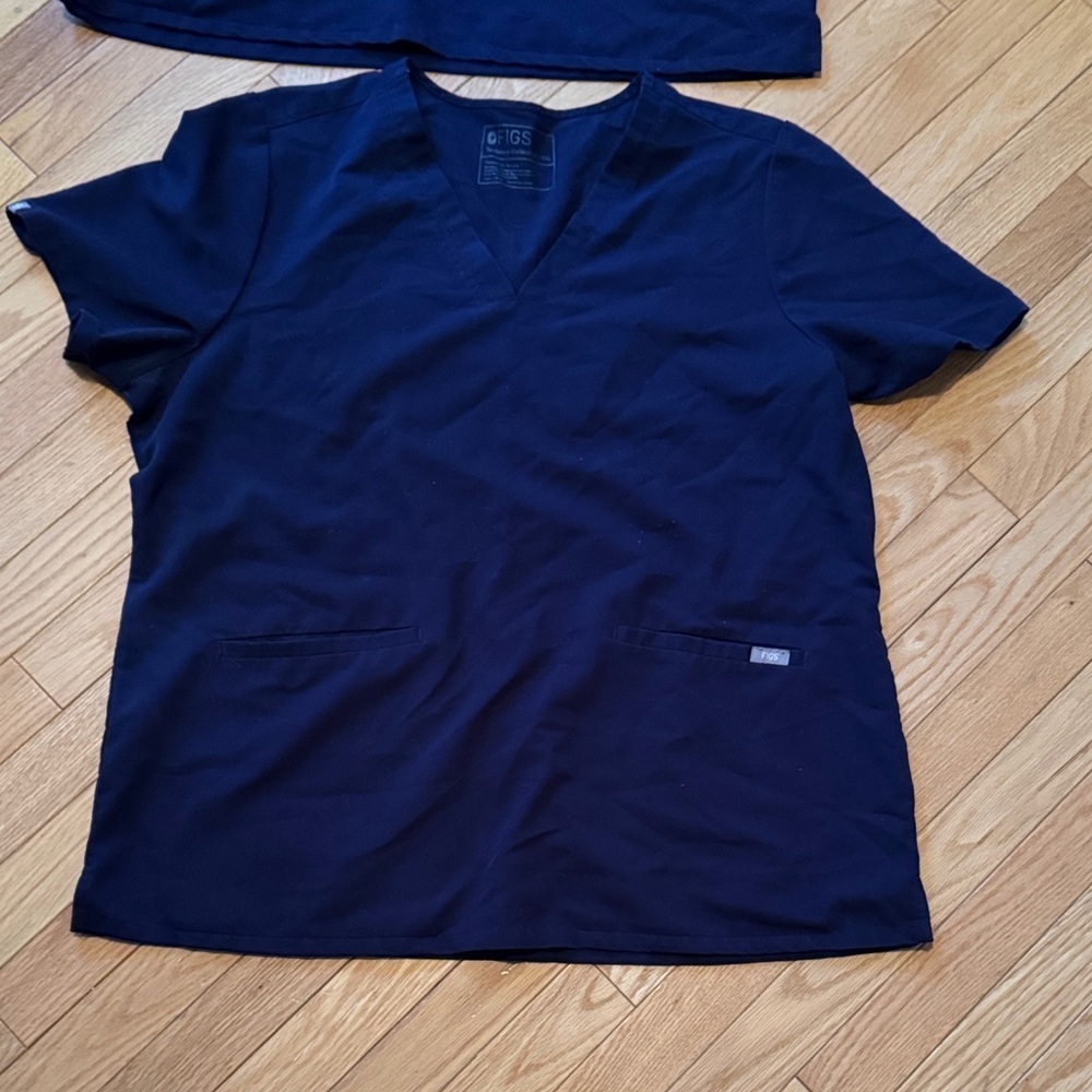 Figs Navy Blue V-Neck Scrub Tops - Picture 2 of 7